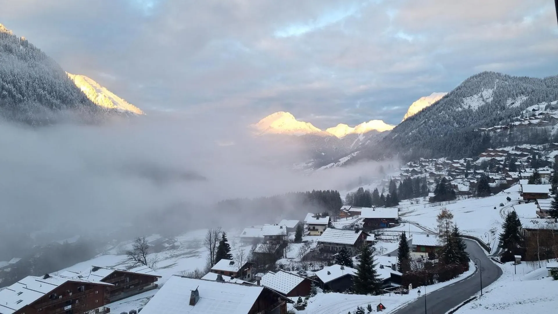 Les Chalets Du Petit Chatel 0*,  France